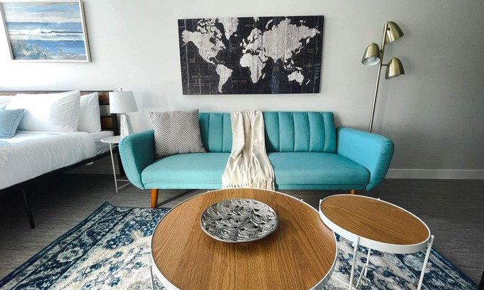 Des Moines Apartment | Sleepover: Magnificent Studio & Gym - Des Moinesn