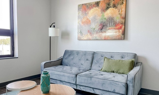Windsor Heights Apartment | Sleepover: Picturesque 1BD/1BA + High Ceiling - Des Moines