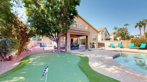 Chandler House | Sleeps 10 Heated Pool Putt Putt Dogs Welcome