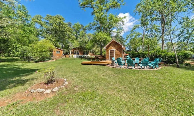 Milledgeville House | Sleeps 10, Kayaks, Man Cave, Great Water + MORE!