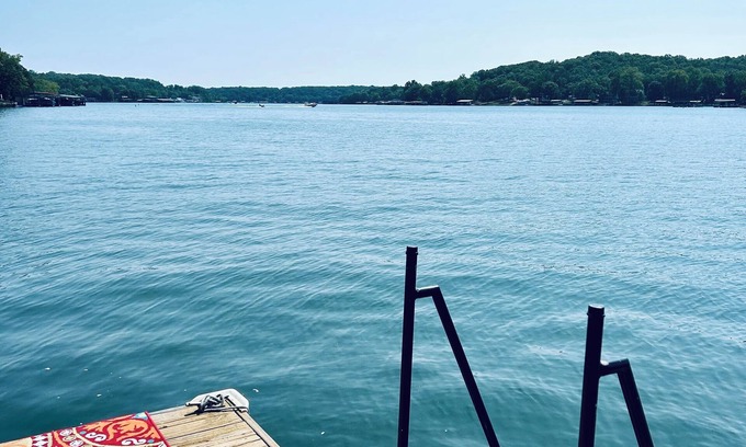 Gravois Mills House | Sleeps 10, large deep water dock, 2 swim platforms- ladders & covered slip.