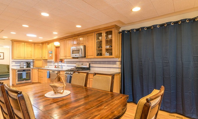 Farmington House | Sleeps 10, Lovely neighborhood, Minutes to SLC