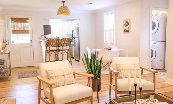 Northwest Quadrant House | Sleeps 10! Minutes to Parris Island & Downtown