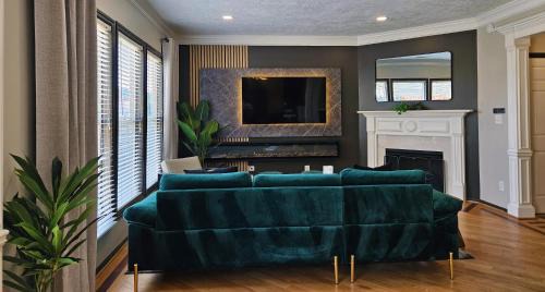 Lawrenceville House | Sleeps 10 Pet & Family 4br Stay Near Hospital