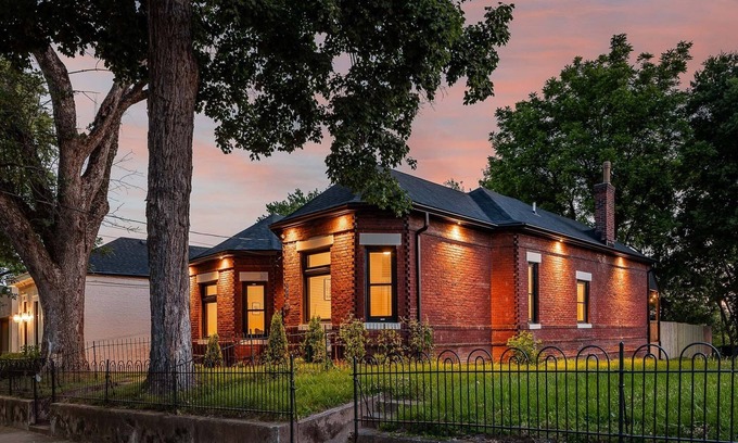 Clifton House | Sleeps 12- Two Fully Renovated Historic Homes