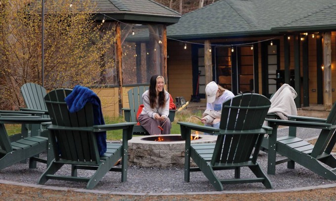 Waterville Valley House | Sleeps 16+Hottub+Sauna+Pet Friendly+7 Min to Skiing