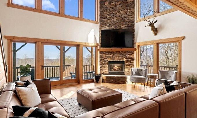 Seven Devils Cabin | Sleeps 16 - Long Range Views -Private Ski Cabin