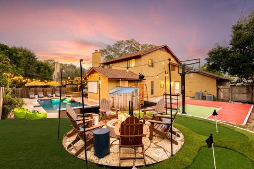 San Antonio House | Sleeps 18-Basketball Court-Pool-Playground-Games