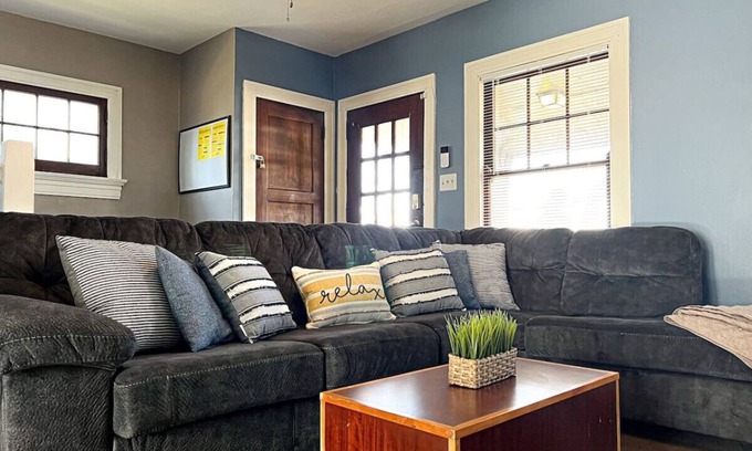 Dayton House | Sleeps 20+ in Dayton, 6 Bedrooms + 2 Full Kitchens