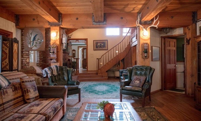 Orange House | Sleeps 20+! Ranch Retreat Minutes from Disneyland - Convention Center - Beach!