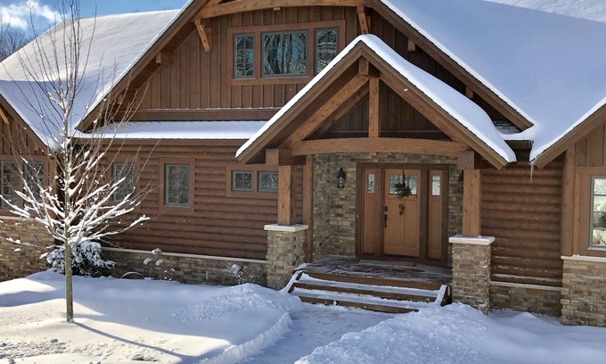 Harbor Springs Cabin | Sleeps 24 people, 5,462 sq ft, Reunion, Small Group, Weekend Away!