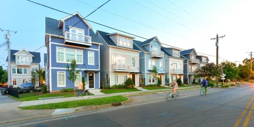 Buena Vista House | Sleeps 36 3 Homes Walk to Germantown Modern Townhomes Near DT AvantStay