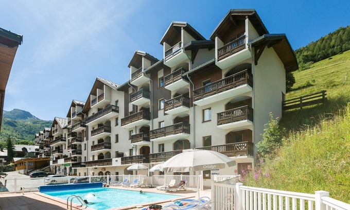 Saint-Sorlin-d'Arves Apartment | Sleeps 4! Alpine Paradise | Studio Cabin