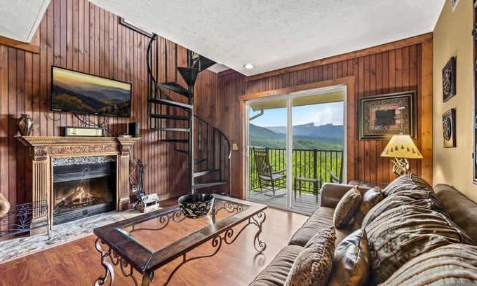 Gatlinburg - Pigeon Forge Apartment | Sleeps 4 Hot Tub Indoor Pool Mountain Views