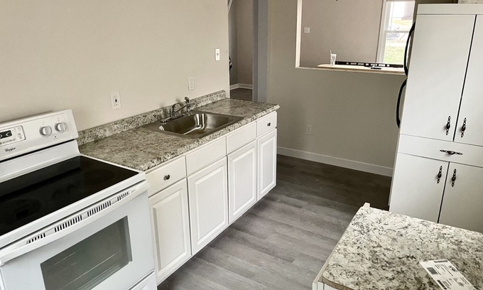 University City House | Sleeps 4, near Clayton business district, hospitals, traveling workers home
