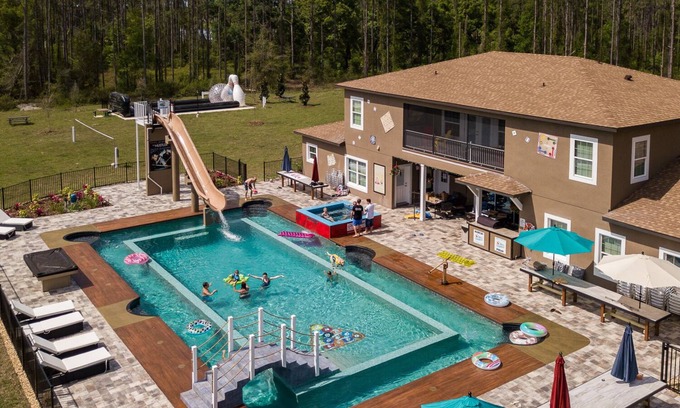 Groveland House | Sleeps 54 - "Never BORED" Game Themed House 2.0 - The Great Escape Parkside