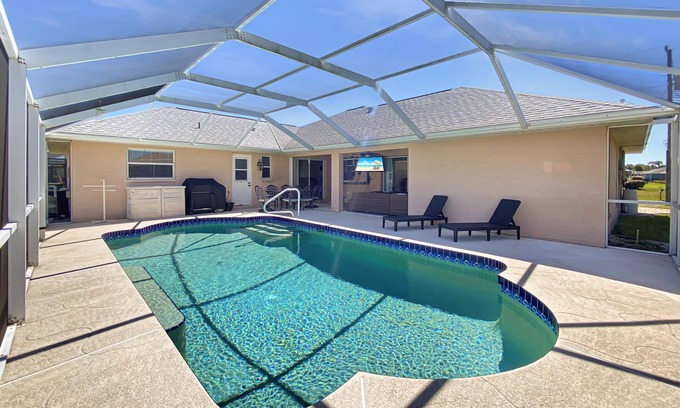 Pinehurst Villa | Sleeps 6, FULL refund*, heated pool