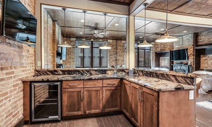 Shelbyville Apartment | SLEEPS 6! Loft w/1 Queen & 2 Doubles, Bar, 2 TVs