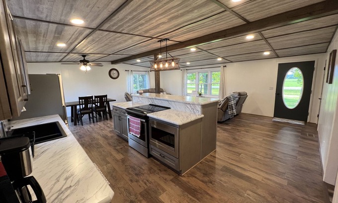 Argyle House | Sleeps 7. 3 bedrooms. 1 bath. Wheelchair accessible. Family friendly.