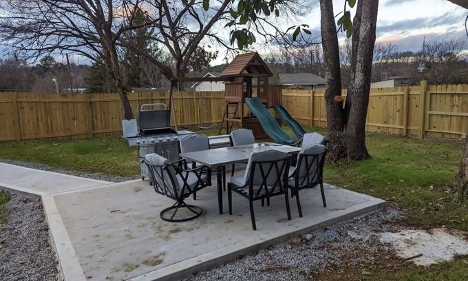 Knoxville Apartment | Sleeps 7, value packed, 2 baths, comfy