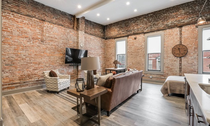 Shelbyville Apartment | Sleeps 8 /Bourbon Trail /Derby Destination
