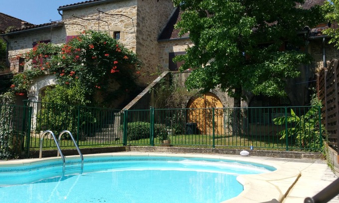 Saint-Jean-Lespinasse Cottage | Sleeps 8, swimming pool, view, classified 4*