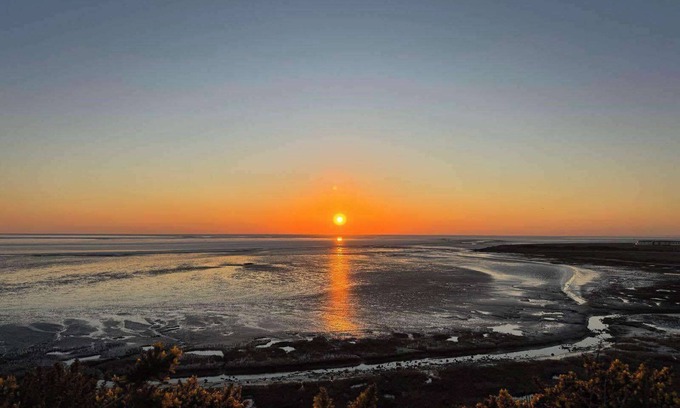 Morecambe Cabin | Sleeps 8-Sea View-Pets-Pool-Parking