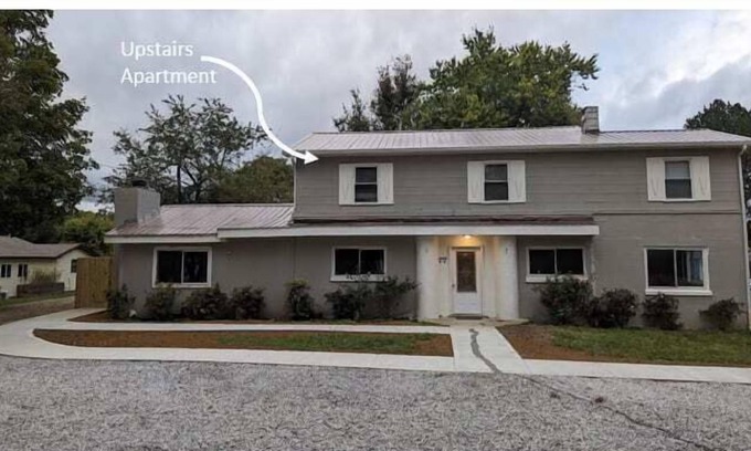 Knoxville Apartment | Sleeps 8, value packed, 2 baths, comfy