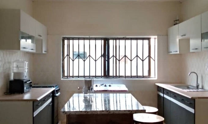 Kumasi Apartment | Sleeps8- Private Secure Parking- Garden- Aircon