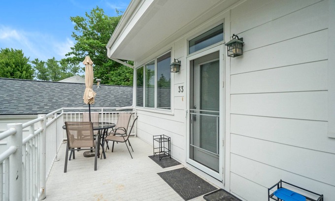 South Haven Villa | Sleepy Hollow Beach Resort introduces Patio 33