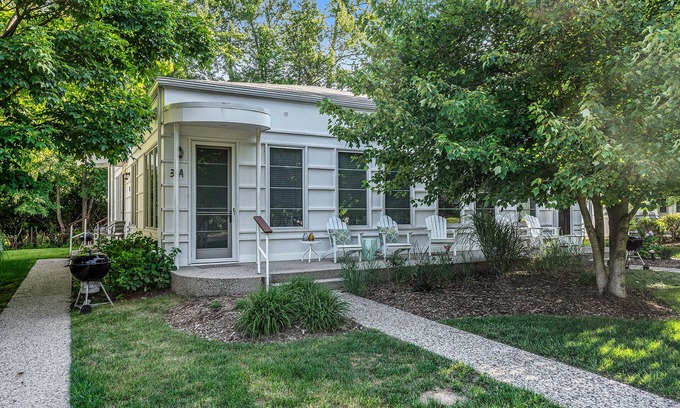 South Haven Cottage | Sleepy Hollow Beach Resort Cottage 3C