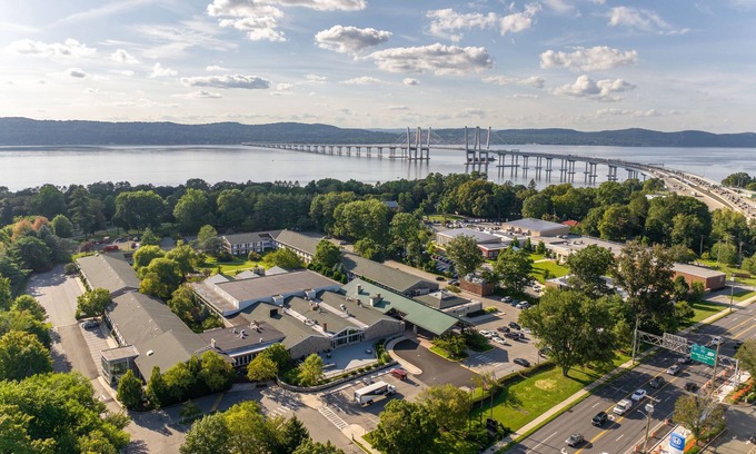 Tarrytown Hotel | Sleepy Hollow Hotel
