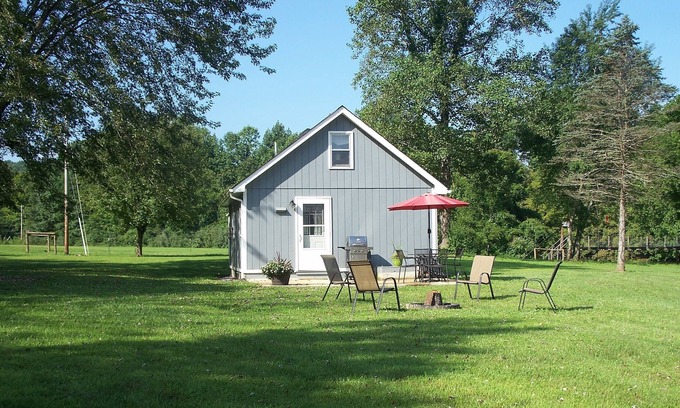 Glace Cottage | Sleepy Oaks Cottage on Potts Creek, (Stay 6 nights 7th Free)