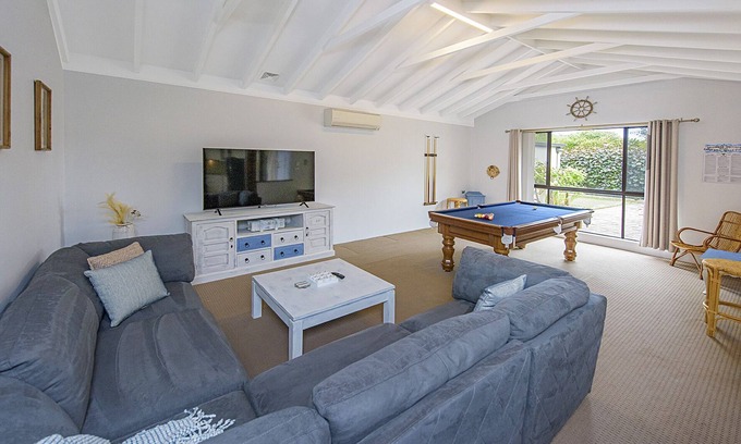 Geographe House | Slice of Geographe - Pool table, Dart Board, WiFi. 400m to the Beach