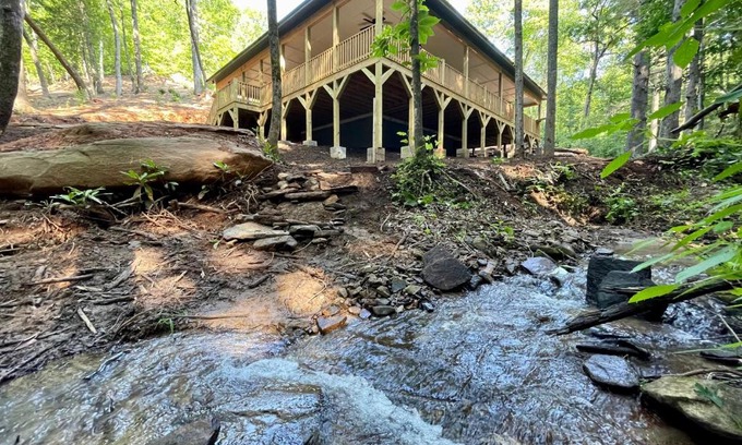 Old Fort House | Sliding Rock -A Creekside Cottage w7 acres, Waterfalls & Hiking