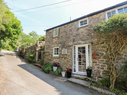 Henwood House | Small Barn