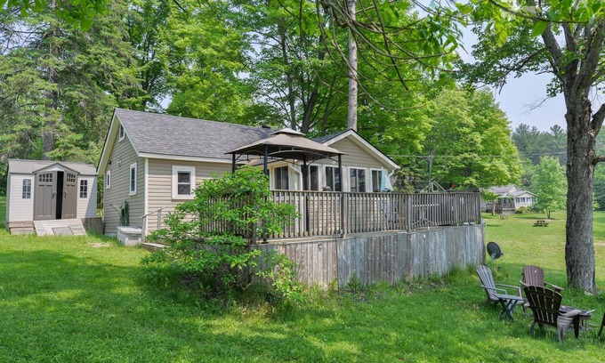 Muskoka Lakes Cottage | Small Cottage By The Moon River