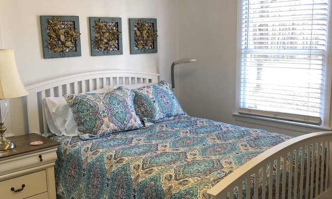 Greensboro House | Small, Cozy, Intimate & Clean.