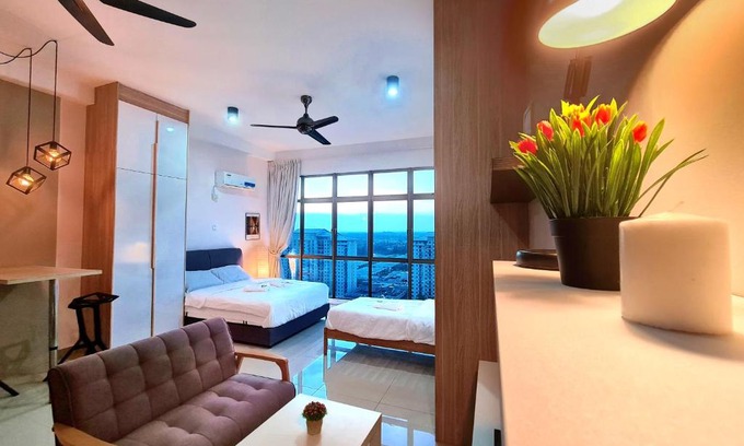 Taman Mount Austin Apartment | Small family 3 pax studio high floor Palazio Apartment Taman Mount Austin by GDRAGON HomeStay