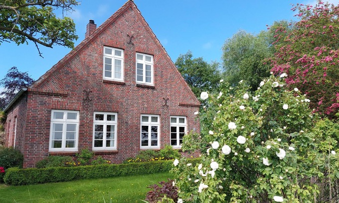 Butjadingen Cottage | Small farmhouse from 1927 with 1,600 sqm garden plot, 3 kilometers to the dike
