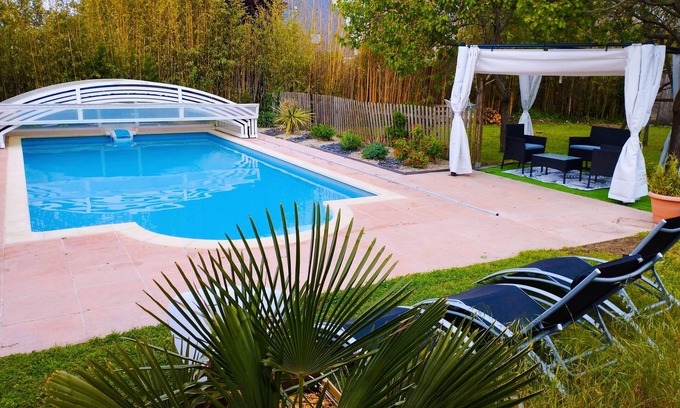 Les Garennes-sur-Loire House | Small house in restored farmhouse with swimming pool