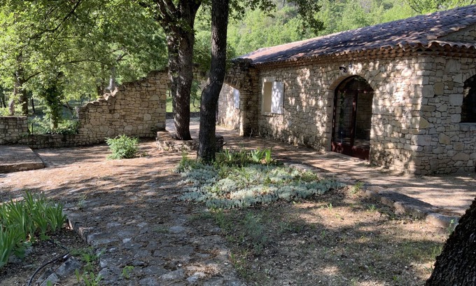Saint-Martin-de-Castillon Other | Small Provencal farmhouse with p terrace and close to tourist attractions