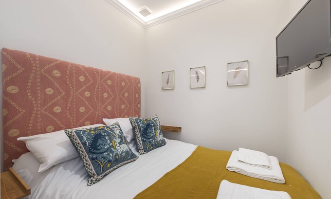 Campden Apartment | Small Kensington Studio, 5 mins to Kensington Palace & 10 mins to Portobello Rd