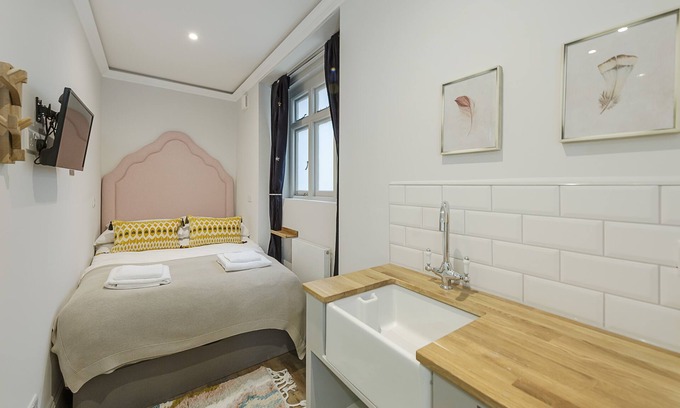 Campden Apartment | Small Kensington Studio, 5 mins to Kensington Palace & 10 mins to Portobello Rd