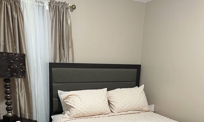 Hillside House | Small room in Hillside,NJ, Businessmen, airline employees, Traveling Nurses