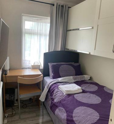 Brent House | Small single Boxroom OVO Wembley Stadium
