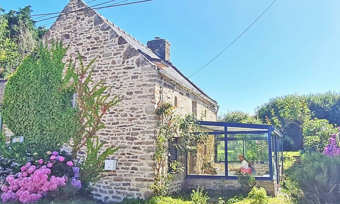 Confort-Meilars House | Small stone house with authentic garden