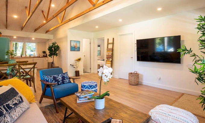 Smallwood House | Smallwood Oasis w/ 2 Bikes & Private Hot Tub!