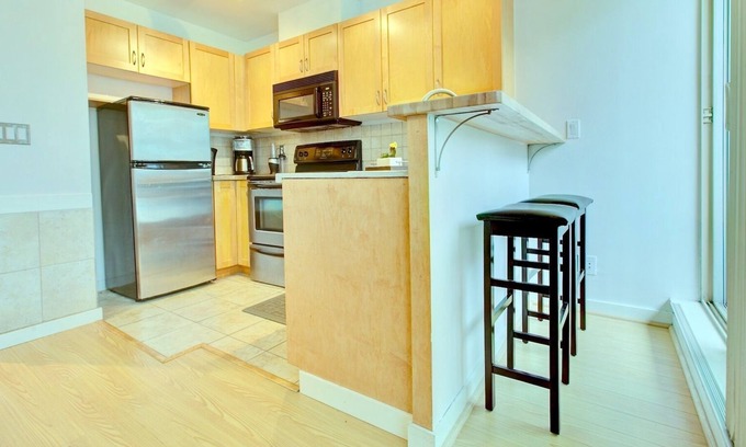 Fairview Apartment | Smart 12 - Lovely 1 bedroom with 1 bathroom unit.