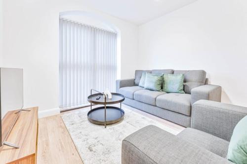 Burton on Trent Apartment | Smart 2 Bed Apartment in Burton-on-Trent